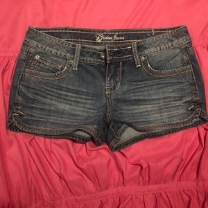 💥BRAND NEW GUESS DENIM SHORTS!